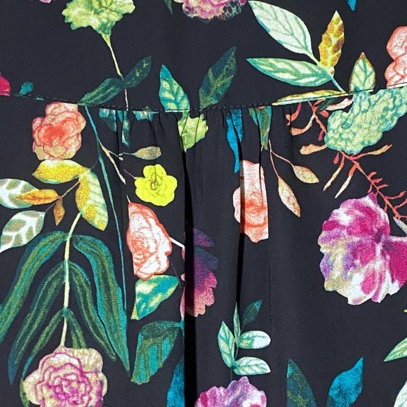 Chelsea and Theodore Top Black Multi Pattern Floral - Picture 11 of 13
